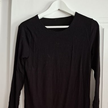 Schwarzes Kleid