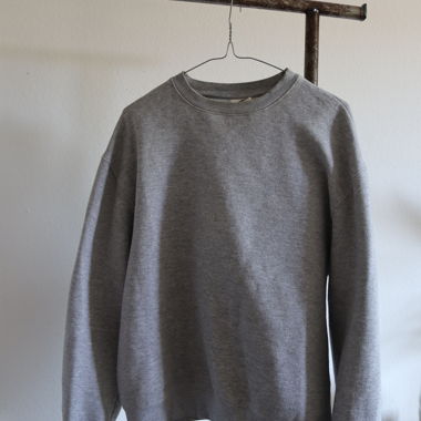 Grauer Sweatshirt Pullover