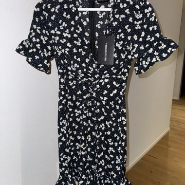 Abito floreale PrettyLittleThing