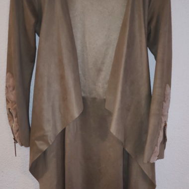 Beiger asymmetrischer Cardigan