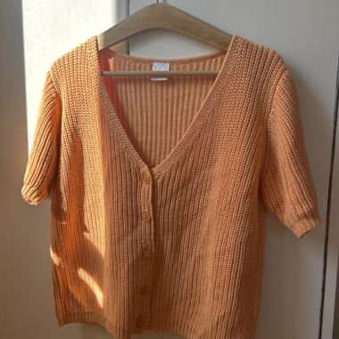 Cardigan arancione a maniche corte