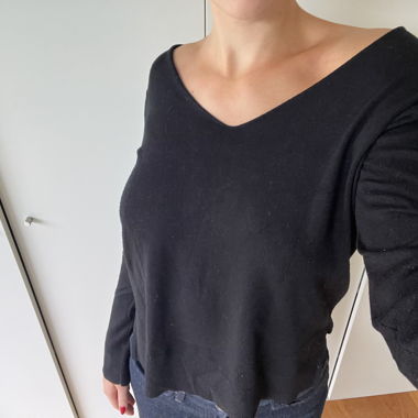 Schwarzer Pullover