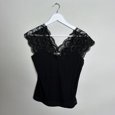 Top en dentelle noire
