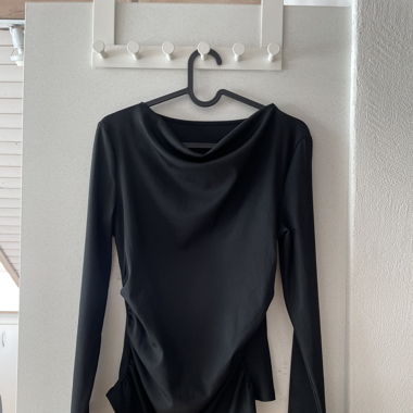 Wasserfall langarm Shirt schwarz 