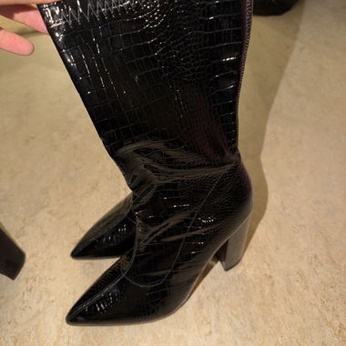 Heels snake leather look