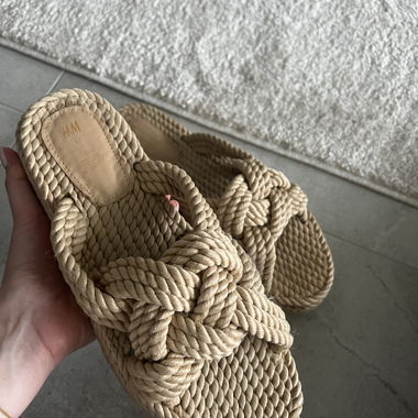Plateausandalen im Seil-Look