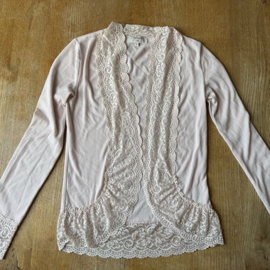 Strickjacke mit Spitze