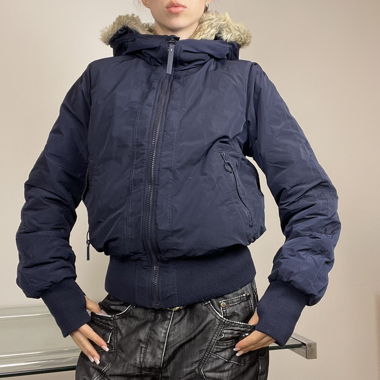 Giacca Bench blu con cappuccio in pelliccia