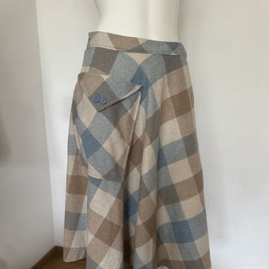 Vintage plaid skirt with a front pocket 