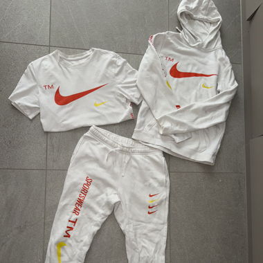 Nike Set (Trainerhose, T-Shirt, Trainerhose)