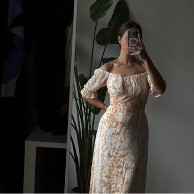 Robe midi sans épaules