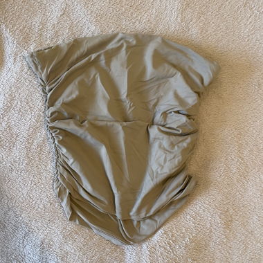 Haut beige avec fronces