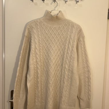 Maglione beige a trecce