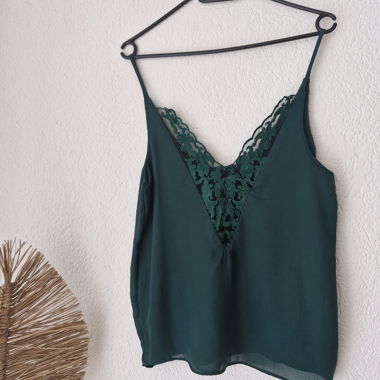 Top con décolleté ricamato verde scuro 
