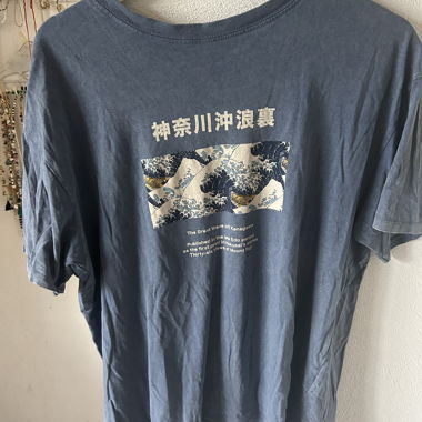 T-Shirt mit Wellen