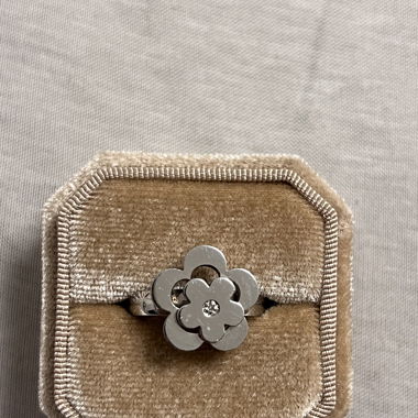 Elegant Flower Motif Ring – Size 57.5