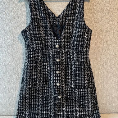 Black tweed sleeveless dress with pockets