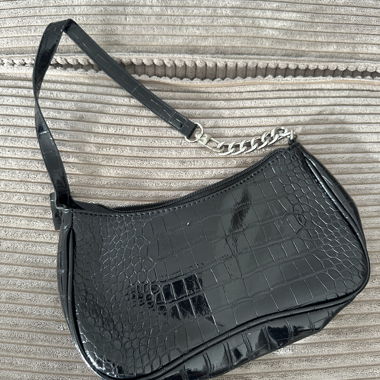 Sac bandouliere noir effet croco