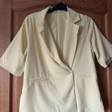 Yellow blazer-style t-shirt