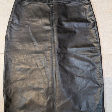 Short leather skirt