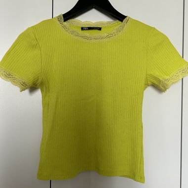Neon yellow T-shirt with lace details