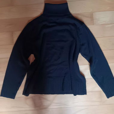 Pull col roulé en maille noire