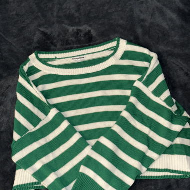 Gestreifter Strickpullover