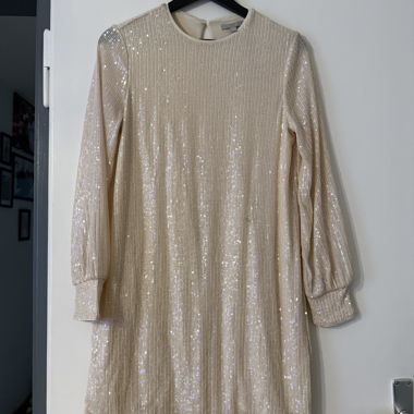 Abito con paillettes beige