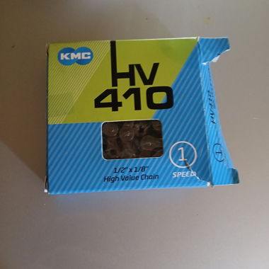 Chaîne d'entraînement de cyclomoteur KMC HV410