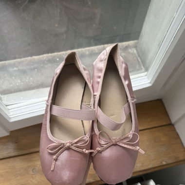 Ballerines en satin mignonnes