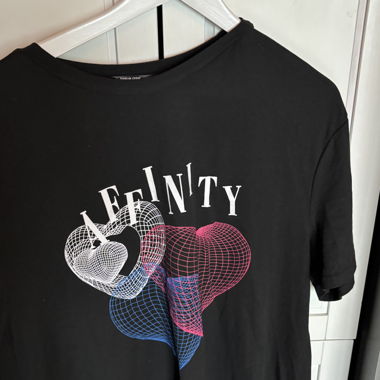 Schwarzes Graphic T-Shirt