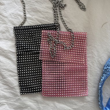 2 glitter pockets 