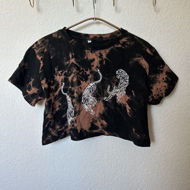 Kurz geschnittenes Batikshirt