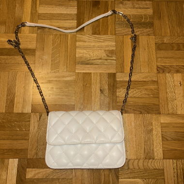 Petit sac à main blanc matelassé 
