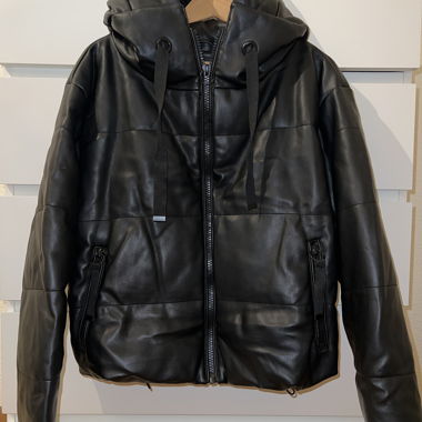 Piumino in ecopelle nero 36 (taglia grande)