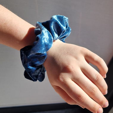 Blauer Velours-Chouchou