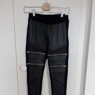 Leather leggings 
