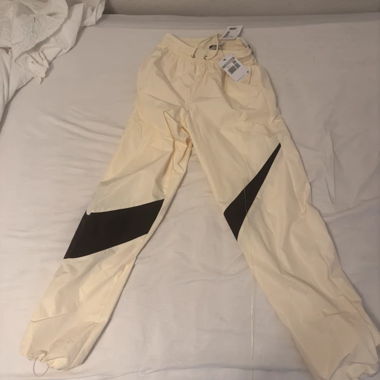 Nike Swoosh gewebte Trainingshose beige