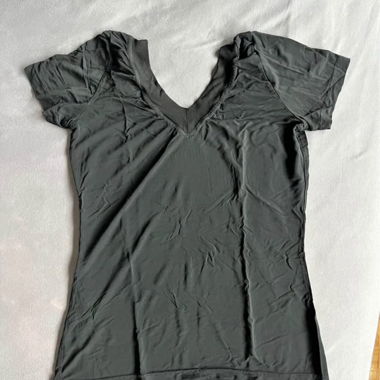 Schwarzes Top mit weitem Ausschnitt TRANSIT