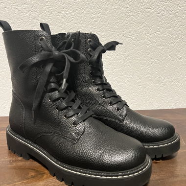 Graceland women's 39