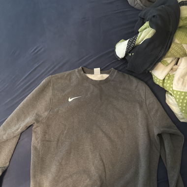 Grauer nike Pullover 