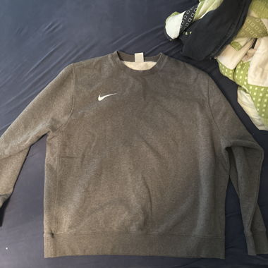 Grauer nike Pullover 