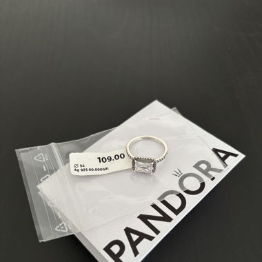 Pandora Rechteckiger Funkelnder Strahlenkranz Ring