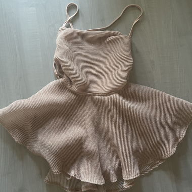 Robe rose à paillettes avec laçage