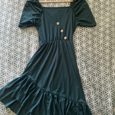 Robe verte a volants