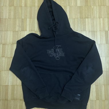 Schwarze Pullover