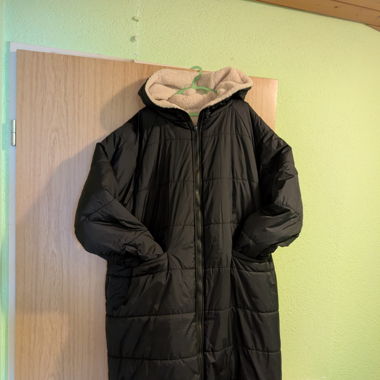 Langer Mantel beidseitig tragbar