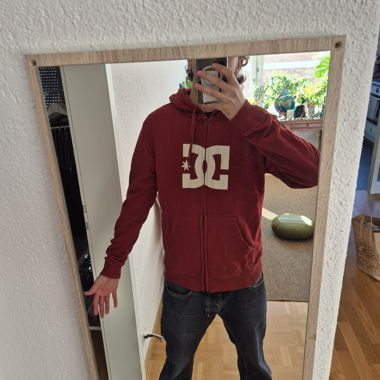 Rotes DC Shoes Sweatshirt
