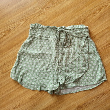 Jupe-short verte à fleurs