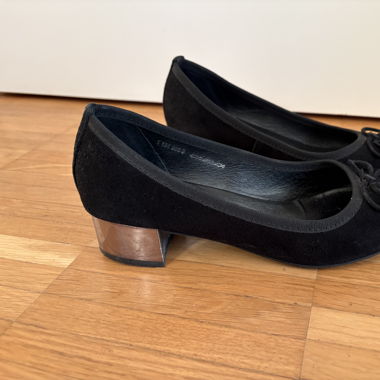 Pumps in Schwarz, Gr. 36 - mit silbernem Absatz